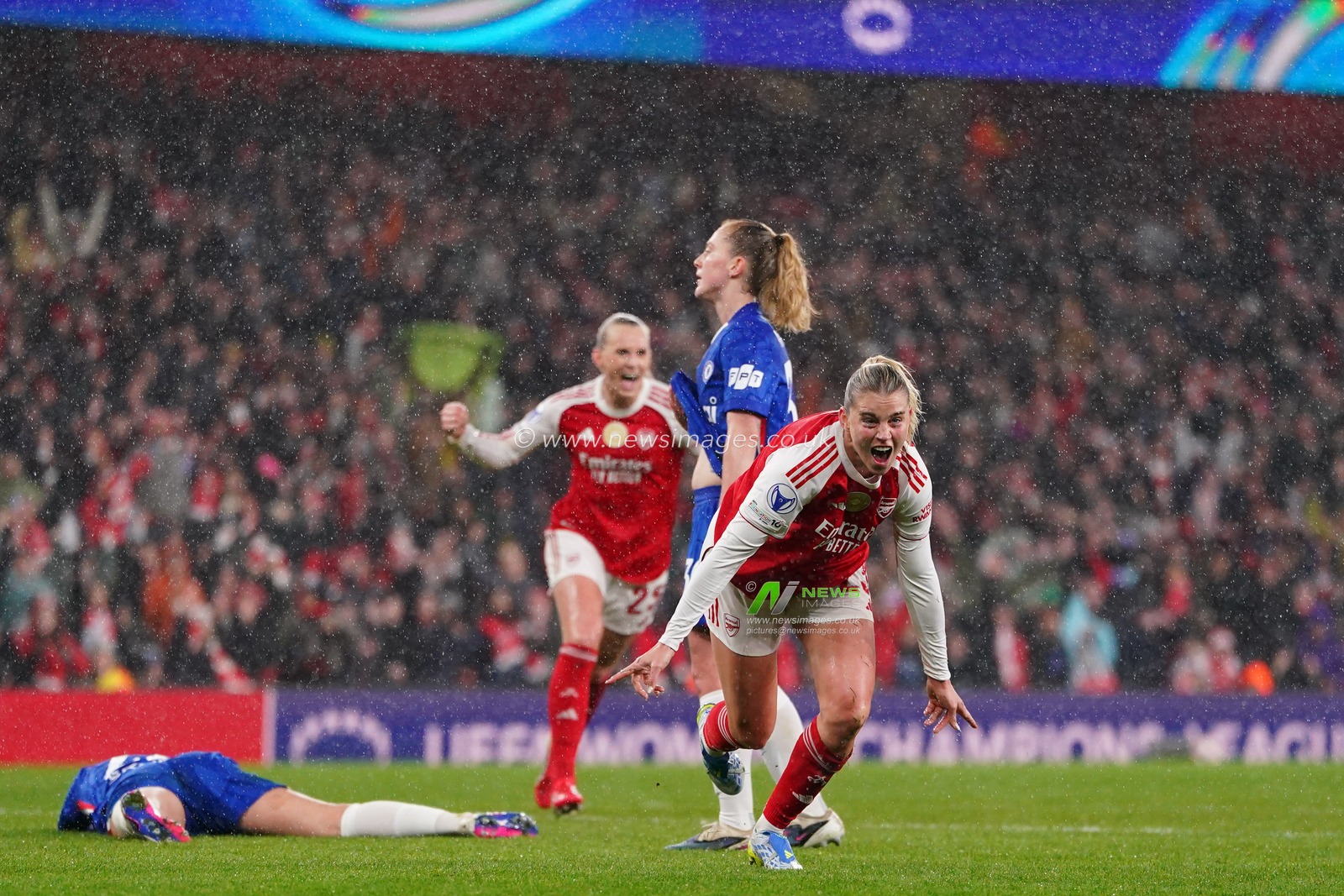 Alessia Russo of Arsenal scores and celebrates goal during the UEFA Women's Champions League Quarter-finals match Arsenal vs Chelsea at Arsenal Stadium, London, United Kingdom on 24 March 2026

(Photo by Harvey Murphy/News Images)