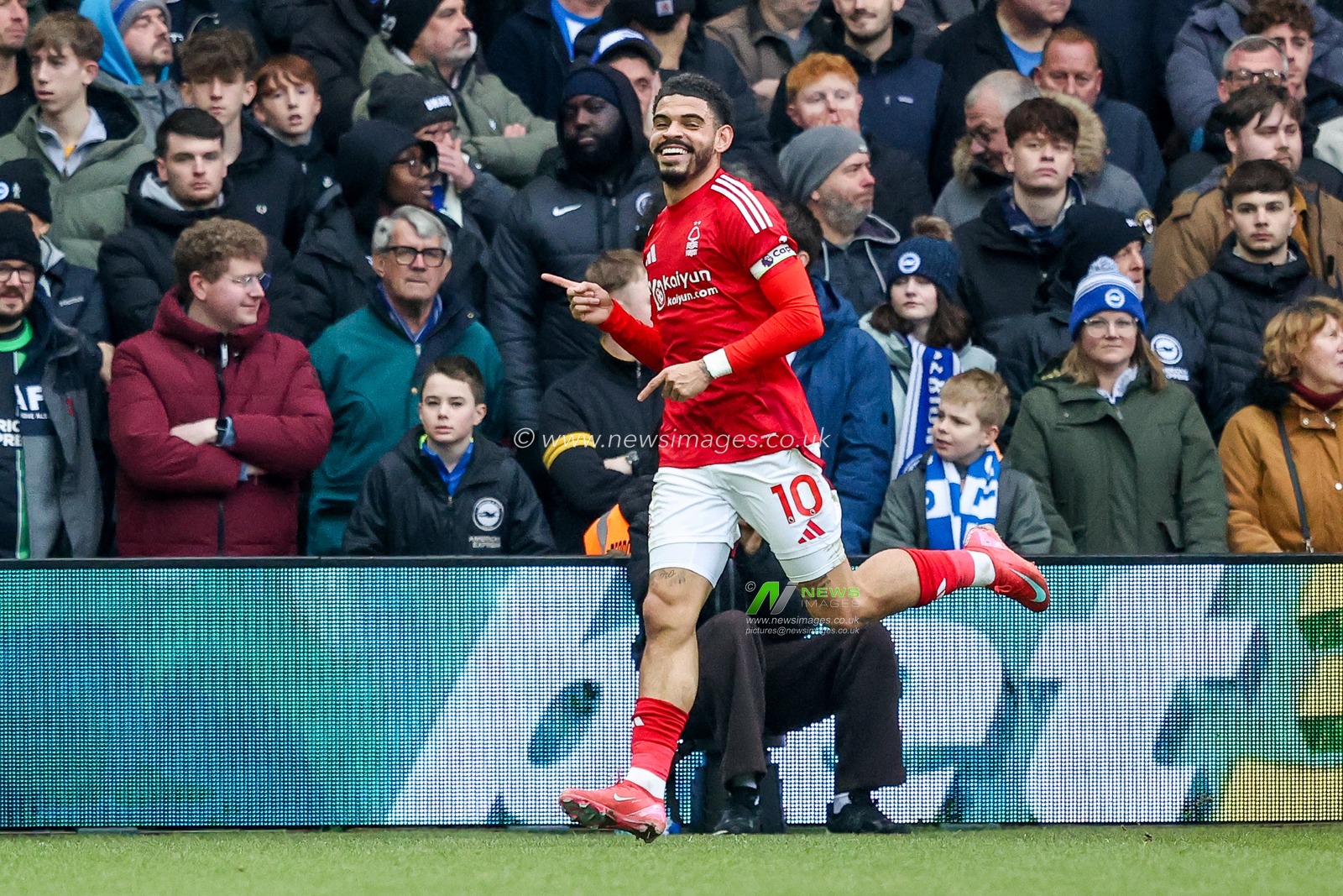 Morgan Gibbs-White of Nottingham Forest celebrates his goal to make it 2-0 during the Premier League match Nottingham Forest vs Brighton and Hove Albion at City Ground, Nottingham, United Kingdom, 1st February 2025

(Photo by Alfie Cosgrove/News Images)