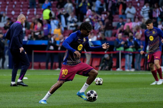 Lamine Yamal of FC Barcelona during the warm up of the UEFA Champions League Quarter Finals match Atletico Madrid vs Barcelona at Riyadh Air Metropolitano, Madrid, Spain on 14 April 2026

(Photo by Samuel Carreno/News Images)