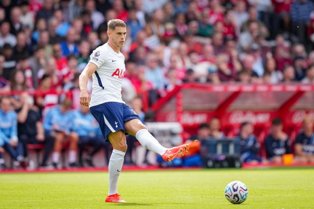 Micky van de Ven of Tottenham Hotspur passes the ball  during the Premier League match Nottingham Forest vs Tottenham Hotspur at City Ground, Nottingham, United Kingdom on 05 September 2026

(Photo by Maynard Manyowa/News Images)