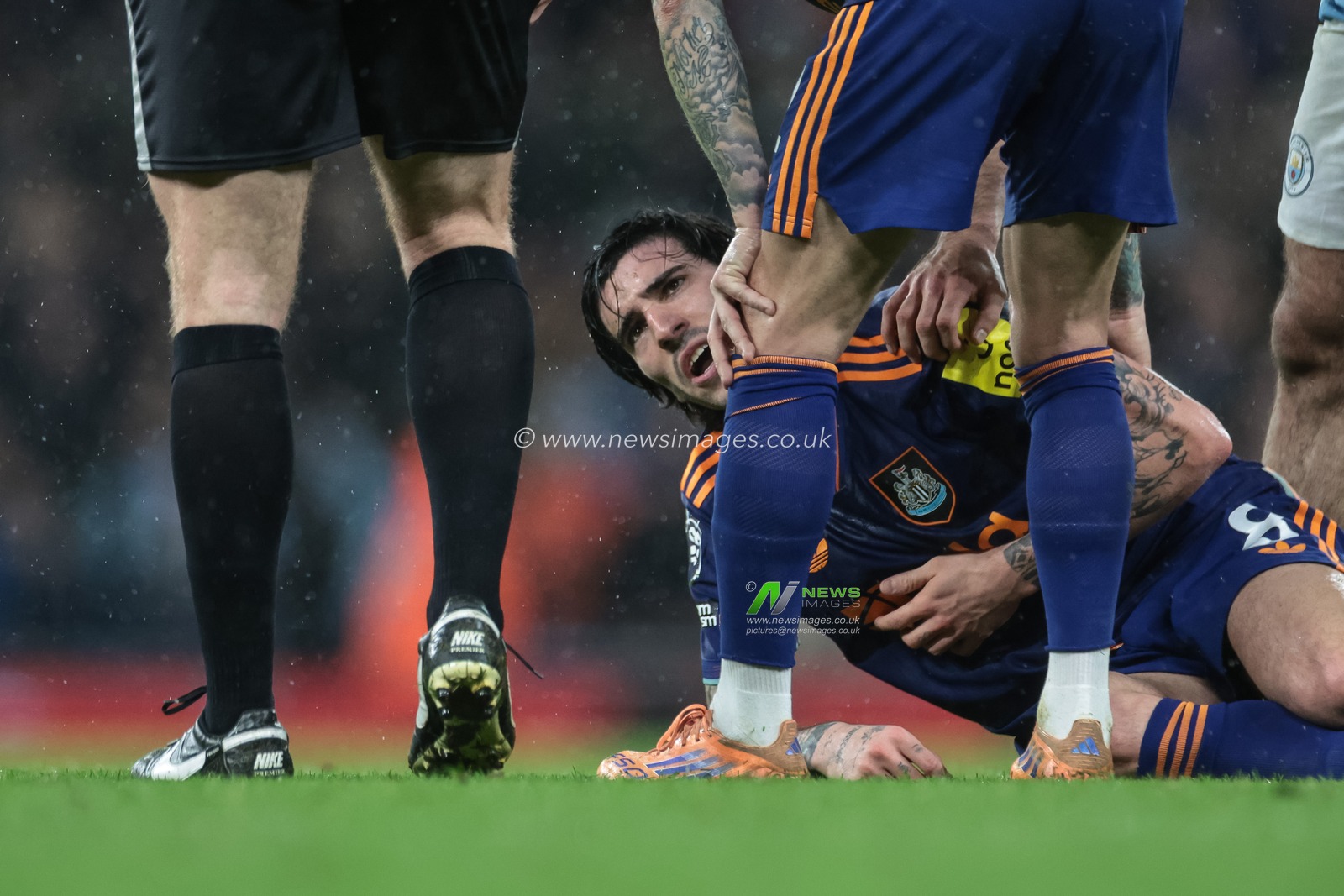Sandro Tonali of Newcastle Untied takes a nock during the Premier League match Manchester City vs Newcastle Untied at Etihad Stadium, Manchester, United Kingdom on 21 February 2026

(Photo by Mark Cosgrove/News Images)