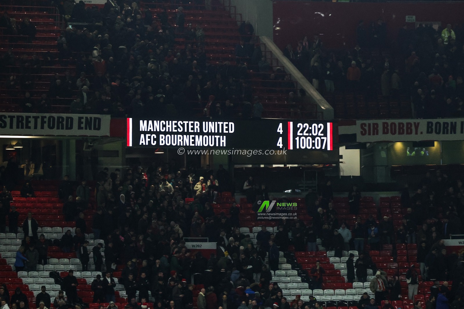 The full time score ends 4-4 during the Premier League match Manchester United vs Bournemouth at Old Trafford, Manchester, United Kingdom, 15th December 2025

(Photo by Mark Cosgrove/News Images)

*** GER AUT SUI OUT ***