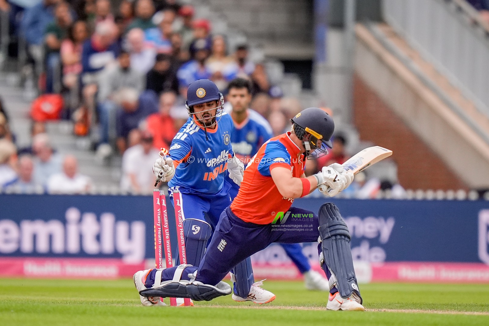 Ishan Kishan of India attempts to stump Jacob Bethell of England during the Second Vitality T20 International match England vs India at Old Trafford, Manchester, United Kingdom on 04 July 2026

(Photo by Maynard Manyowa/News Images)