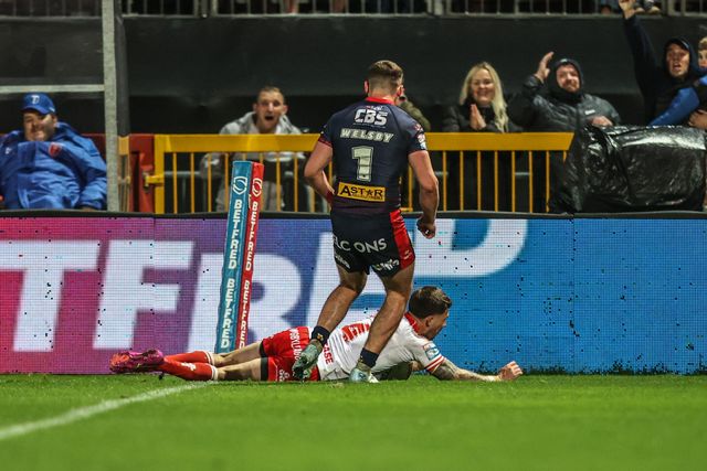 Oliver Gildart of Hull KR goes over for a try during the Betfred Super League Semi Final 2 match Hull KR vs St Helens at Sewell Group Craven Park, Kingston upon Hull, United Kingdom, 3rd October 2025

(Photo by Alfie Cosgrove/News Images)