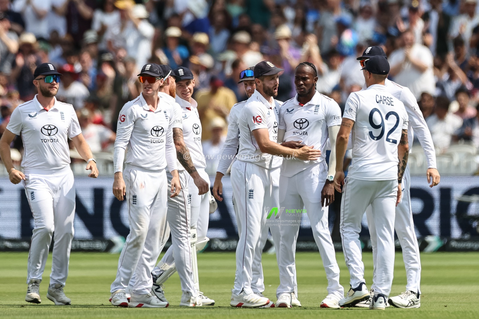 Jofra Archer of England celebrates the wicket of Rishabh Pant of India with team mates during the 3rd Rothesay Test Match Day 5 England v India at Lords, London, United Kingdom, 14th July 2025

(Photo by Mark Cosgrove/News Images)