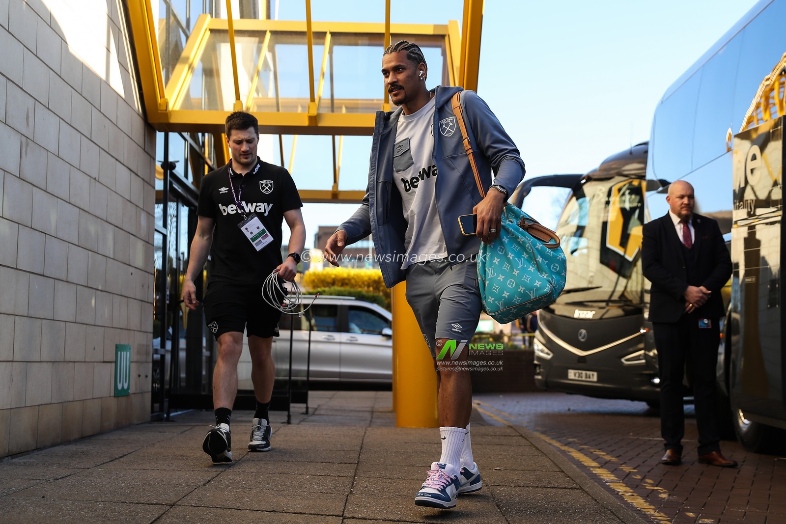 Alphonse Areola of West Ham United arrives ahead of the Premier League match Wolverhampton Wanderers vs West Ham United at Molineux, Wolverhampton, United Kingdom, 1st April 2025

(Photo by Gareth Evans/News Images)