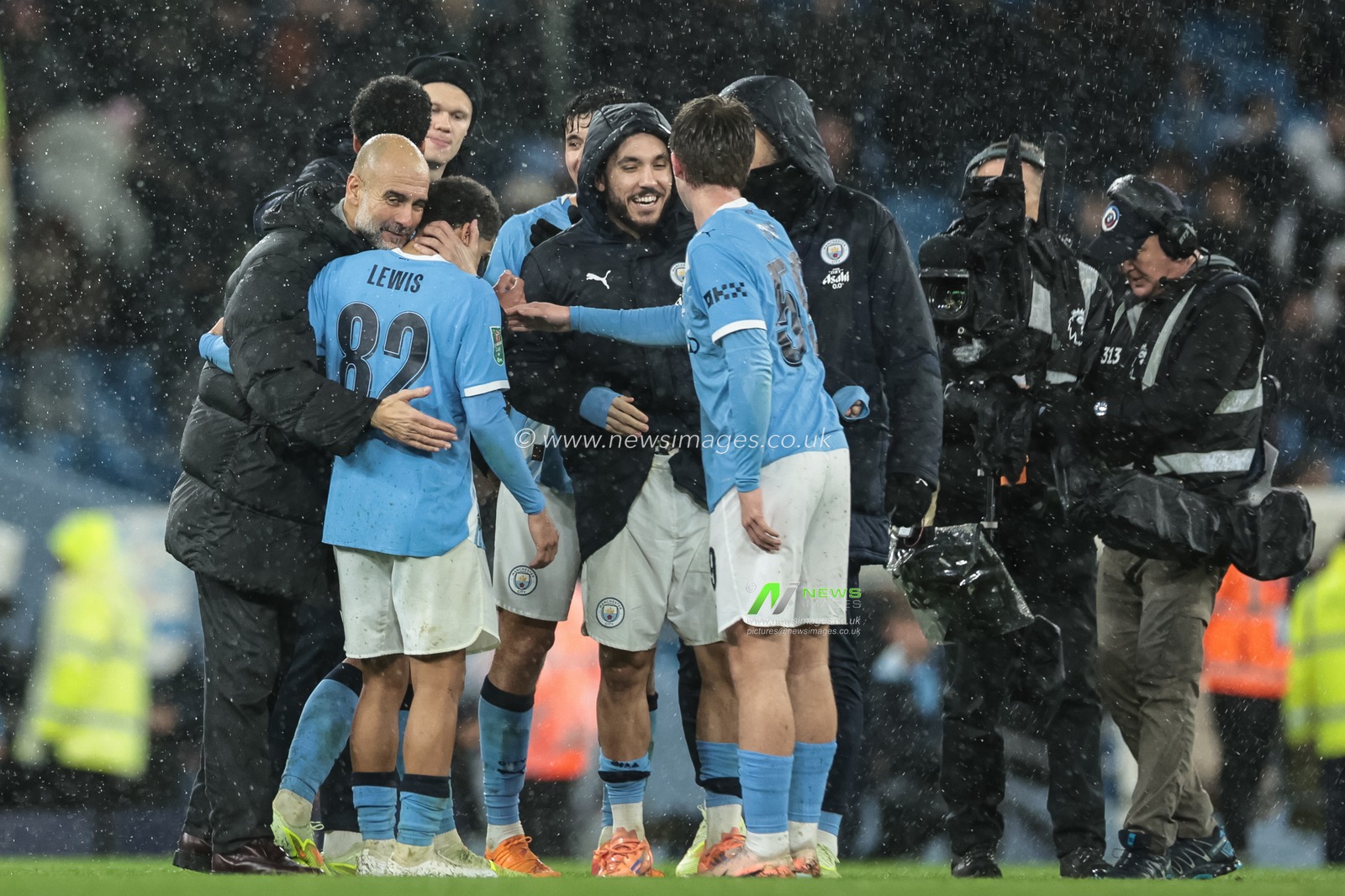 Pep Guardiola manager of Manchester City embraces Rico Lewis of Manchester City during the Carabao Cup Quarter Final match Manchester City vs Brentford at Etihad Stadium, Manchester, United Kingdom, 17th December 2025

(Photo by Mark Cosgrove/News Images)

*** GER AUT SUI OUT ***