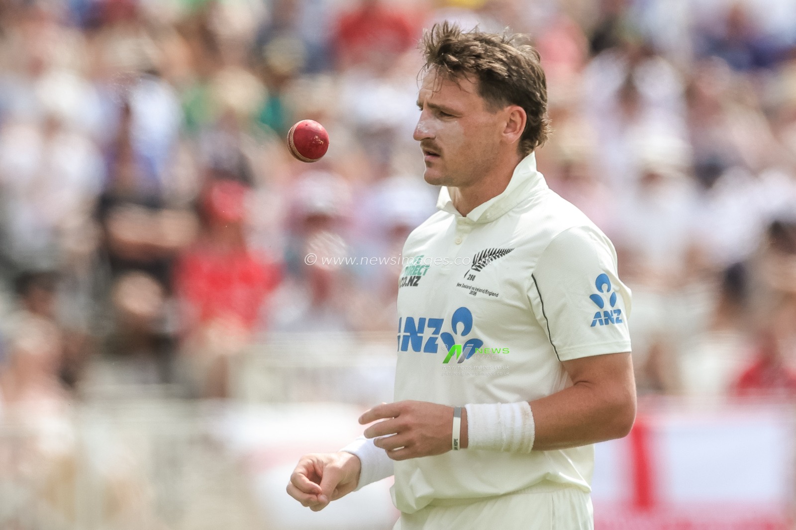 Nathan Smith of New Zealand juggles the ball during the 3rd Rothesay Test Match Day 3 match England vs New Zealand at Trent Bridge, Nottingham, United Kingdom on 27 June 2026

(Photo by Mark Cosgrove/News Images)