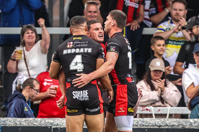 Josh Smith of Warrington Wolves celebrates his try during the Betfred Super League round 26 match Wakefield Trinity vs Warrington Wolves at DIY Kitchens Stadium, Wakefield, United Kingdom on 05 September 2026

(Photo by Alfie Cosgrove/News Images)