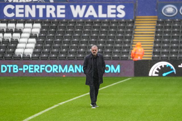 Nottingham Forest Head Coach Ange Postecoglou arrives at the Swansea.com Stadium ahead of the Carabao Cup 3rd Round Swansea City vs Nottingham Forest at Swansea.com Stadium, Swansea, United Kingdom, 17th September 2025

(Photo by Andrew Lewis/News Images)