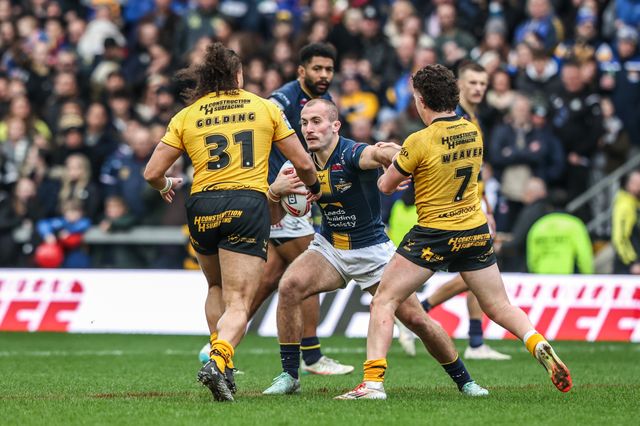 Jarrod O'Connor of Leeds Rhinos breaks with the ball under pressure from Tom Weaver of Castleford Tigers during the Betfred Super League round 4 match Leeds Rhinos vs Castleford Tigers at AMT Headingley Stadium, Leeds, United Kingdom on 08 March 2026

(Photo by Alfie Cosgrove/News Images)