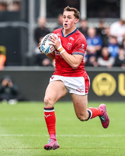 Jack Broadbent of Hull KR breaks with the ball during the Betfred Super League round 13 match Wakefield Trinity vs Hull KR at DIY Kitchens Stadium, Wakefield, United Kingdom on 06 June 2026

(Photo by Alfie Cosgrove/News Images)