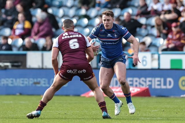 Jake Trueman of Wakefield Trinity looks to pass Tui Lolohea of Huddersfield Giants during the Betfred Super League Round 2 match Huddersfield Giants vs Wakefield Trinity at Accu Stadium, Huddersfield, United Kingdom on 22 February 2026

(Photo by Mark Cosgrove/News Images)