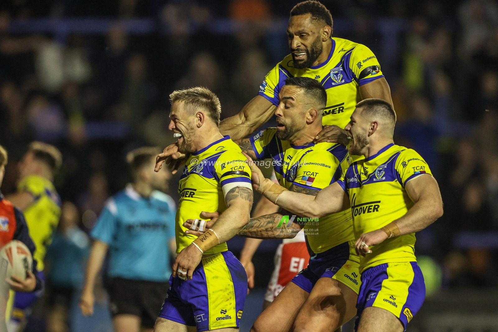 Matt Dufty of Warrington Wolves celebrates his try during the Betfred Super League Round 9 match Warrington Wolves vs St Helens at Halliwell Jones Stadium, Warrington, United Kingdom, 24th April 2025

(Photo by Alfie Cosgrove/News Images)
