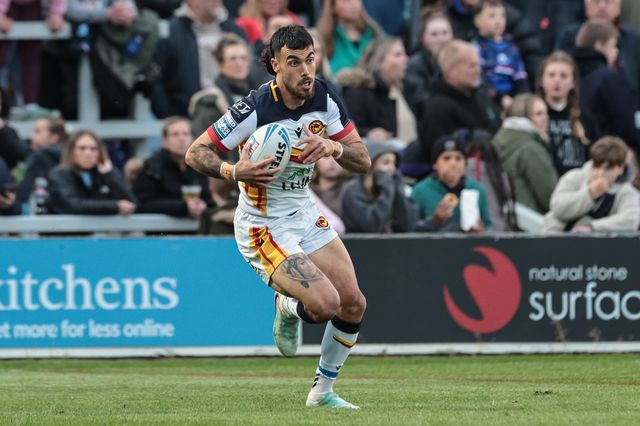 Charlie Staines of Catalans Dragons breaks with the ball during the Betfred Super League round 11 match Wakefield Trinity vs Catalans Dragons at DIY Kitchens Stadium, Wakefield, United Kingdom on 15 May 2026

(Photo by Mark Cosgrove/News Images)