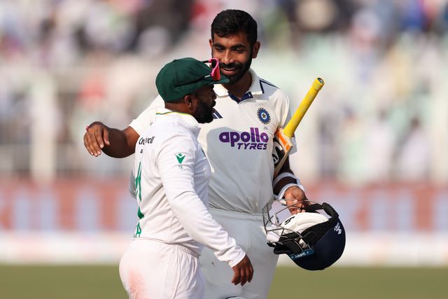 Teamba Bavuma (Captain) of South Africa with Jasprit Bumrah of India post match during the IDFC First Bank Test Day 3 match India vs South Africa at Eden Gardens, Kolkata, India, 16th November 2025

(Photo by Shubhajit Roy Karmakar/News Images)