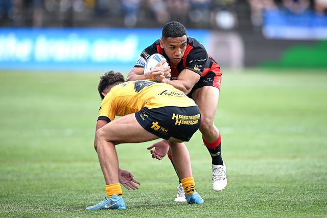 Albert Hopoate of Warrington Wolves runs with the ball whilst under pressure during the Betfred Super League round 21 match Castleford Tigers vs Warrington Wolves at OneBore Stadium, Castleford, Untied Kingdom on 01 August 2026

(Photo by Ben Roberts/News Images)
