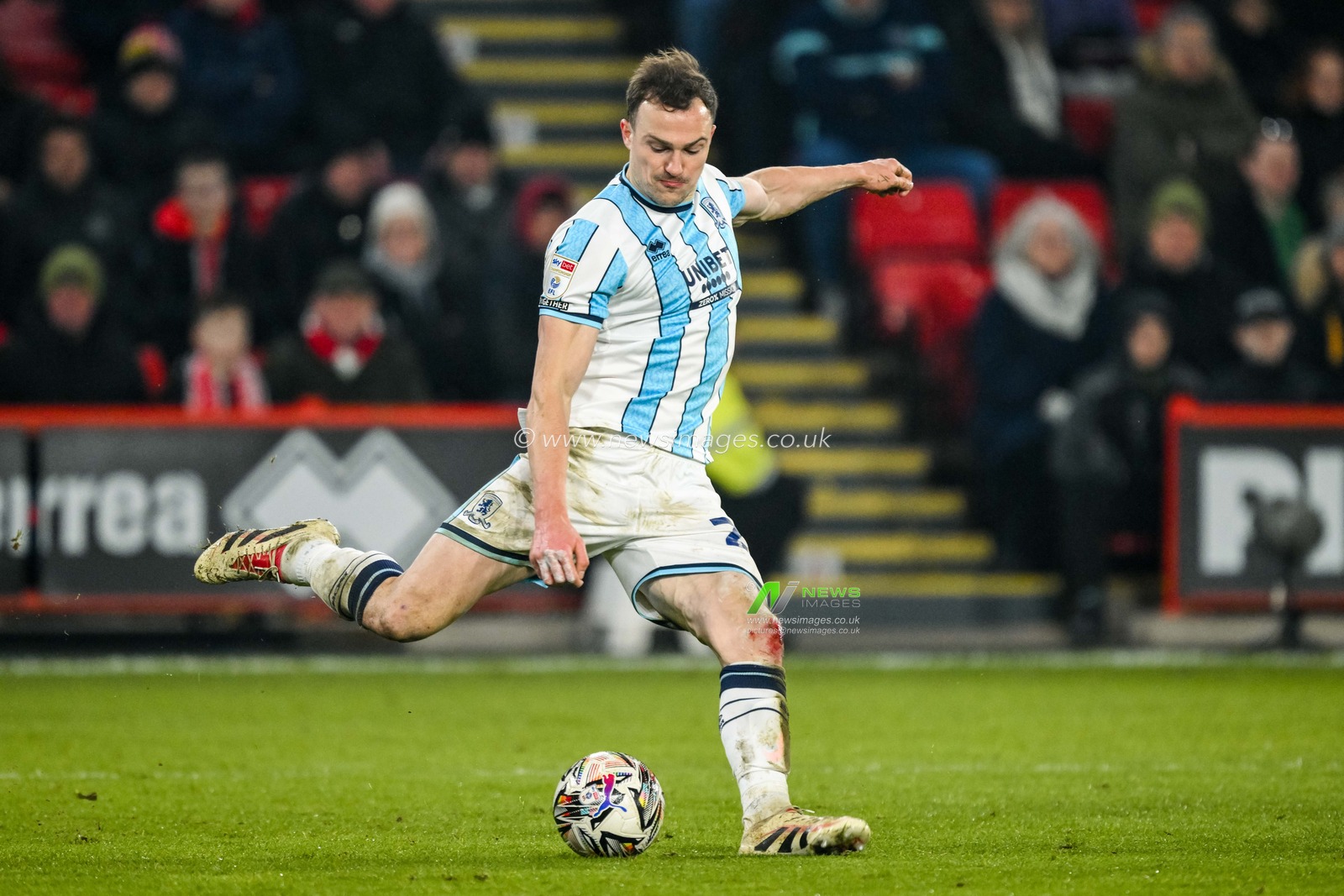 George Edmundson of Middlesbrough crosses the ball during the Sky Bet Championship match Sheffield United vs Middlesbrough at Bramall Lane, Sheffield, United Kingdom, 12th February 2025

(Photo by Craig Thomas/News Images)