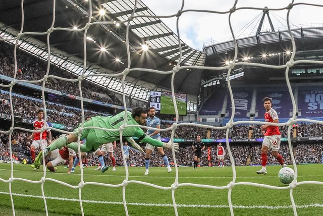 Rayan Cherki of Manchester City scores to make it 1-0 during the Premier League match Manchester City vs Arsenal at Etihad Stadium, Manchester, United Kingdom on 19 April 2026

(Photo by Mark Cosgrove/News Images)