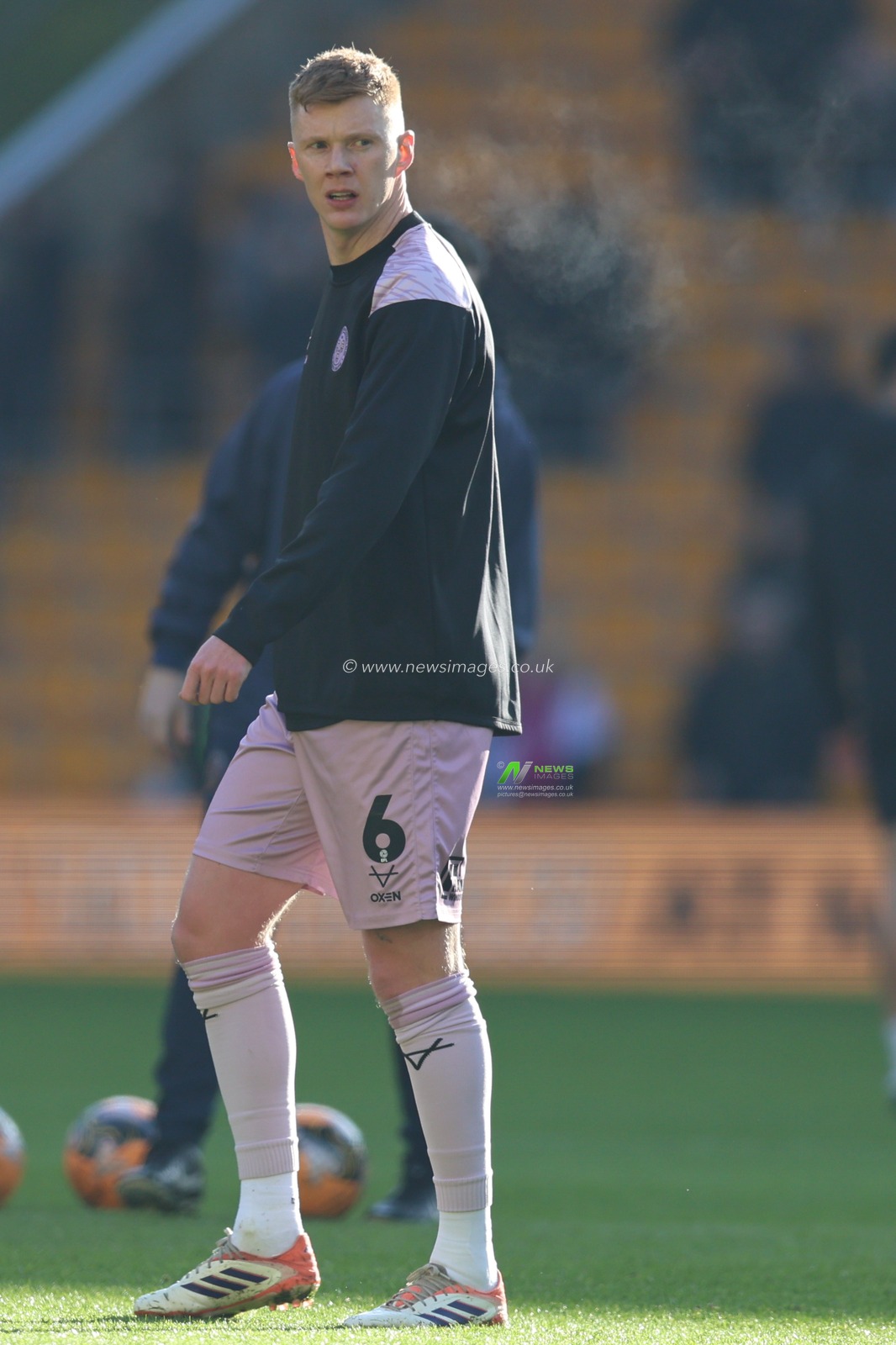 Sam Clucas of Shrewsbury Town in the pregame warmup session during the Emirates FA Cup Third Round match Wolverhampton Wanderers vs Shrewsbury Town at Molineux, Wolverhampton, United Kingdom, 10th January 2026

(Photo by Euan Manning/News Images)