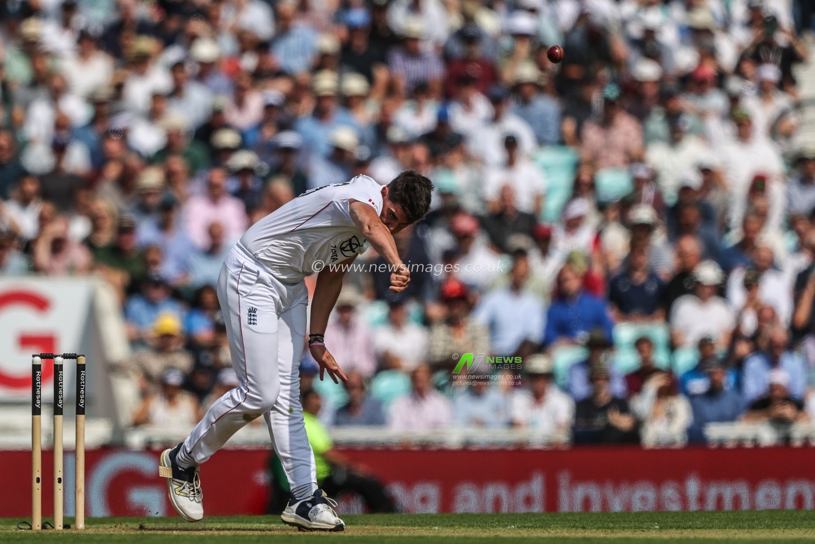 Josh Tongue of England bowls out Karun Nair of India LBW during the 5th Rothesay Test Match Day 2 England v India at The Kia Oval, London, United Kingdom, 1st August 2025

(Photo by Alfie Cosgrove/News Images)