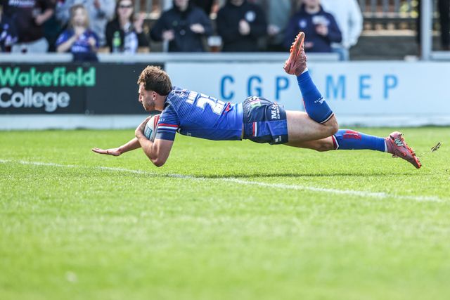 Josh Rourke of Wakefield Trinity goes over for a try during the Betfred Super League round 8 match Wakefield Trinity vs Bradford Bulls at DIY Kitchens Stadium, Wakefield, United Kingdom on 18 April 2026

(Photo by Alfie Cosgrove/News Images)