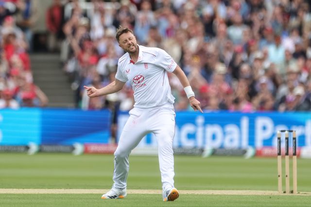 Ollie Robinson of England celebrates his fifth wicket as he takes Matt Henry during the 1st Rothesay Test Match Day 2 match England vs New Zealand at Lords, London, United Kingdom on 05 June 2026

(Photo by Mark Cosgrove/News Images)