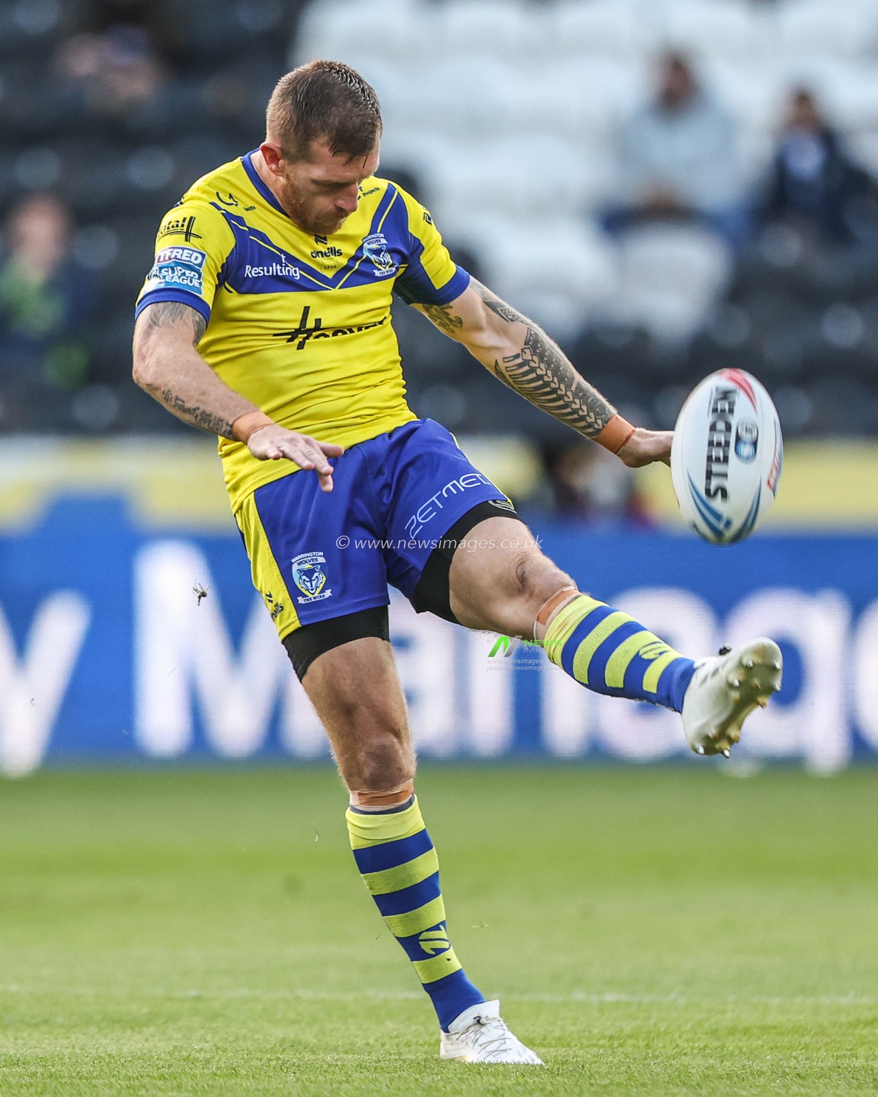 Marc Sneyd of Warrington Wolves in action during the Betfred Super League Round 26 match Hull FC vs Warrington Wolves at MKM Stadium, Hull, United Kingdom, 13th September 2025

(Photo by Alfie Cosgrove/News Images)