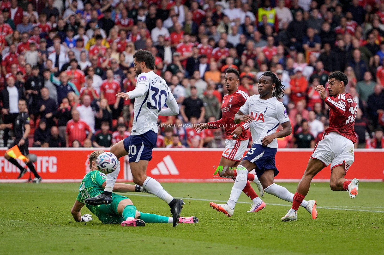 Antonín Kinský of Tottenham Hotspur saves a shot from Morgan Gibbs-White of Nottingham Forest  during the Premier League match Nottingham Forest vs Tottenham Hotspur at City Ground, Nottingham, United Kingdom on 05 September 2026

(Photo by Maynard Manyowa/News Images)