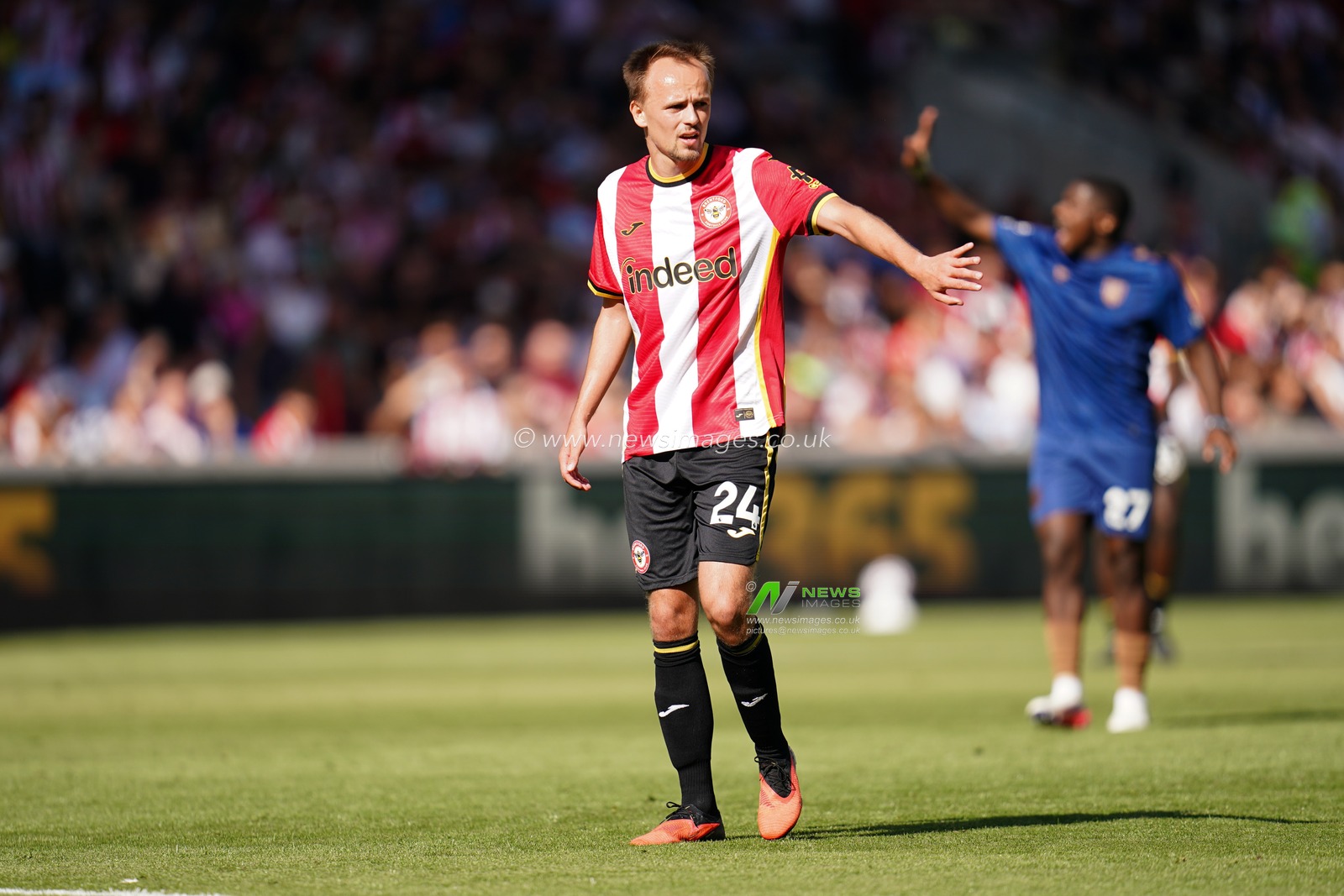 Mikkel Damsgaard of Brentford during the Premier League match Brentford vs Sunderland at GTECH Community Stadium, London, United Kingdom on 05 September 2026

(Photo by Harvey Murphy/News Images)