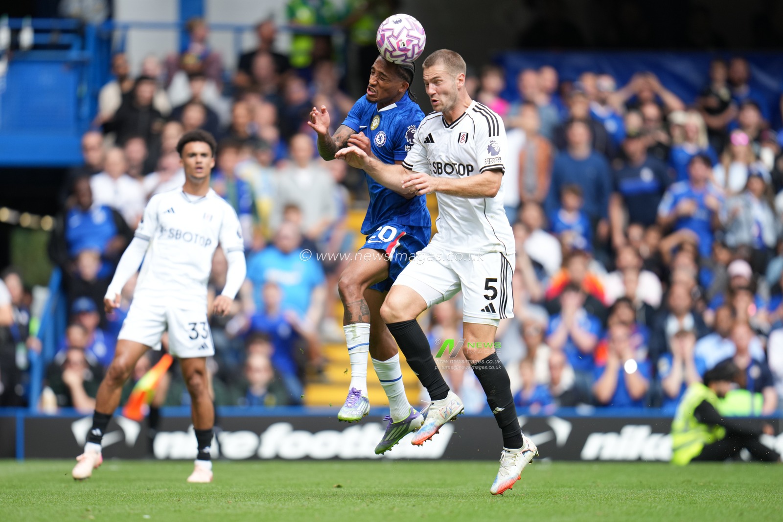 Joao Pedro of Chelsea and Joachim Andersen of Fulham during the Premier League match Chelsea vs Fulham at Stamford Bridge, London, United Kingdom, 30th August 2025

(Photo by Harvey Murphy/News Images)