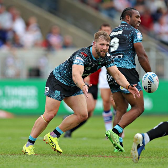 Matt Davis of Leigh Leopards during the Betfred Super League Round 14 match Wakefield Trinity vs Leigh Leopards at DIY Kitchens Stadium, Wakefield, United Kingdom, 15th June 2025(Photo by Sam Eaden/News Images)