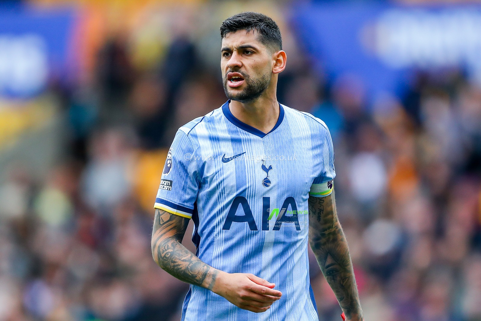 Cristian Romero of Tottenham Hotspur gives the team instructions during the Premier League match Wolverhampton Wanderers vs Tottenham Hotspur at Molineux, Wolverhampton, United Kingdom, 13th April 2025

(Photo by Gareth Evans/News Images)