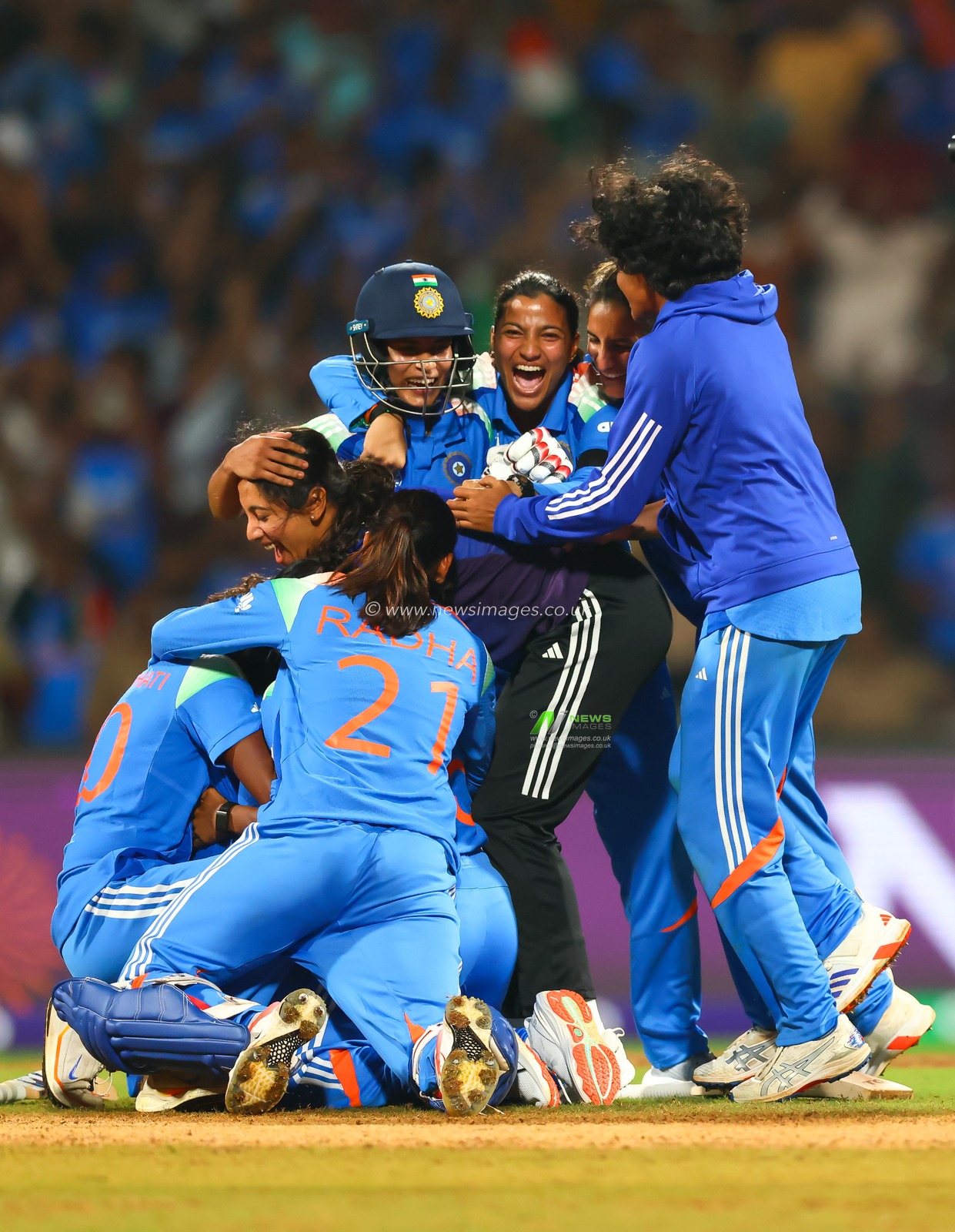 Jemimah Rodrigues of India and Amanjot Kaur of India win the semi final and celebrates Smriti Mandhana  of India  with Team India during the ICC Women's ODI Cricket World Cup Semi Final match India vs Australia at Dr. D.Y. Patil Sports Academy, Navi Mumbai, India, 30th October 2025

(Photo by Shubhajit Roy Karmakar/News Images)
