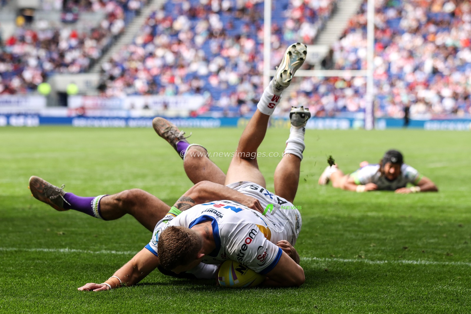 Ash Handley of Leeds Rhinos goes over for a try during the Betfred Super League Magic Weekend match Leeds Rhinos vs Bradford Bulls at Hill Dickinson Stadium, Liverpool, United Kingdom on 05 July 2026

(Photo by Alfie Cosgrove/News Images)