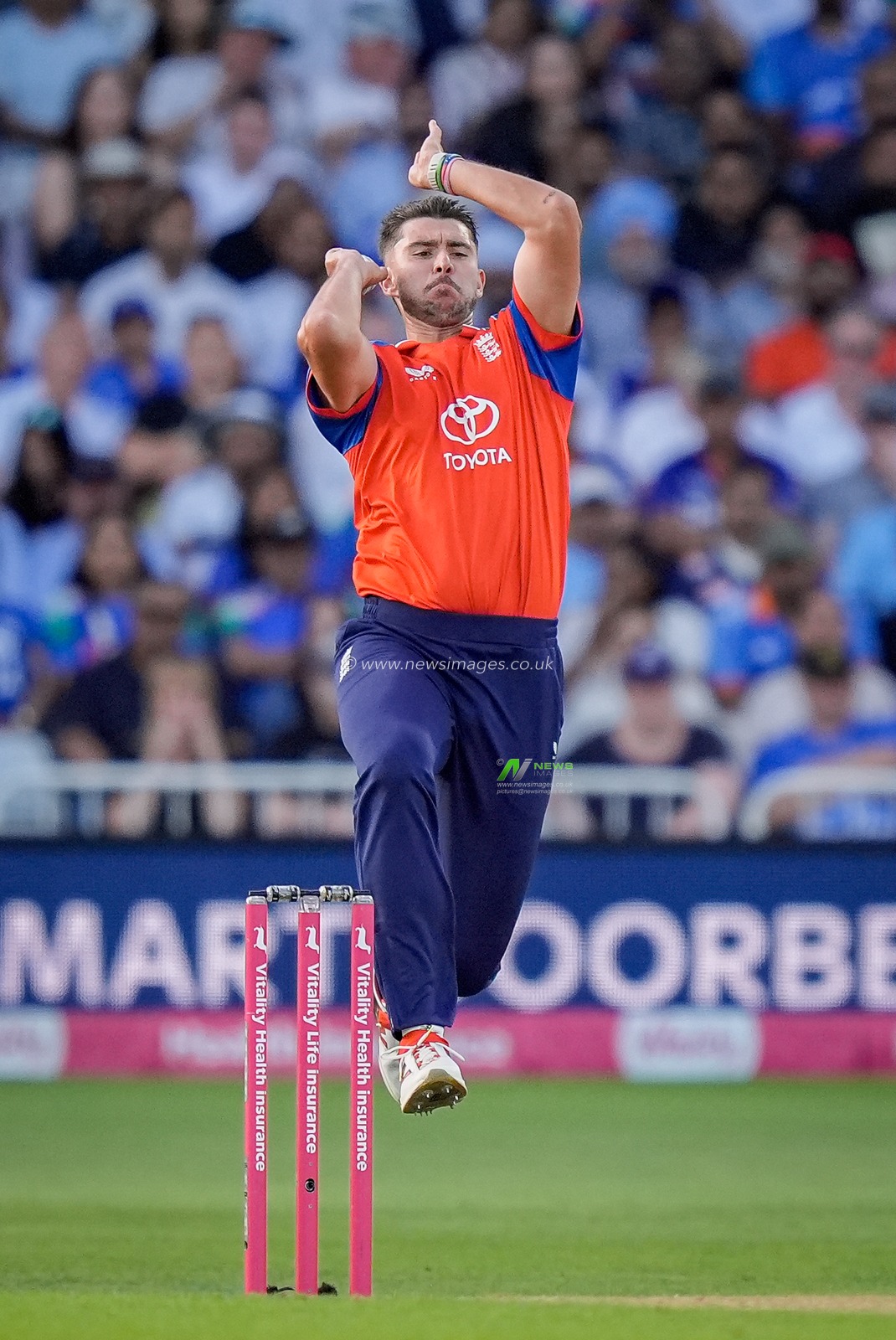 Josh Tongue of England delivers the ball to take the wicket of Ishan Kishan of India during the Third Vitality T20 International match England vs India at Trent Bridge, Nottingham, United Kingdom on 07 July 2026

(Photo by Maynard Manyowa/News Images)