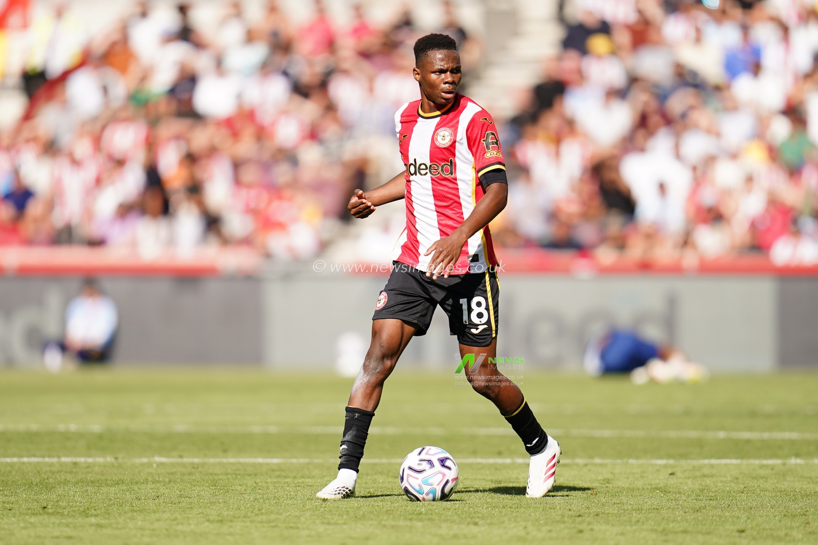 Mamadou Sangaré of Brentford with the ball during the Premier League match Brentford vs Sunderland at GTECH Community Stadium, London, United Kingdom on 05 September 2026

(Photo by Harvey Murphy/News Images)