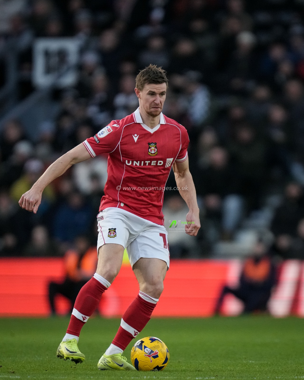 Ben Sheaf of Wrexham passes the ball during the Sky Bet Championship match Derby County vs Wrexham at Pride Park Stadium, Derby, United Kingdom, 4th January 2026

(Photo by Maynard Manyowa/News Images)

*** GER AUT SUI OUT ***
