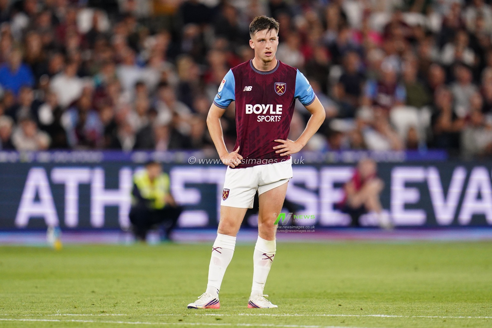Oliver Scarles of West Ham United during the Sky Bet Championship match West Ham United vs Wolverhampton Wanderers at London Stadium, London, United Kingdom on 01 September 2026

(Photo by Harvey Murphy/News Images)