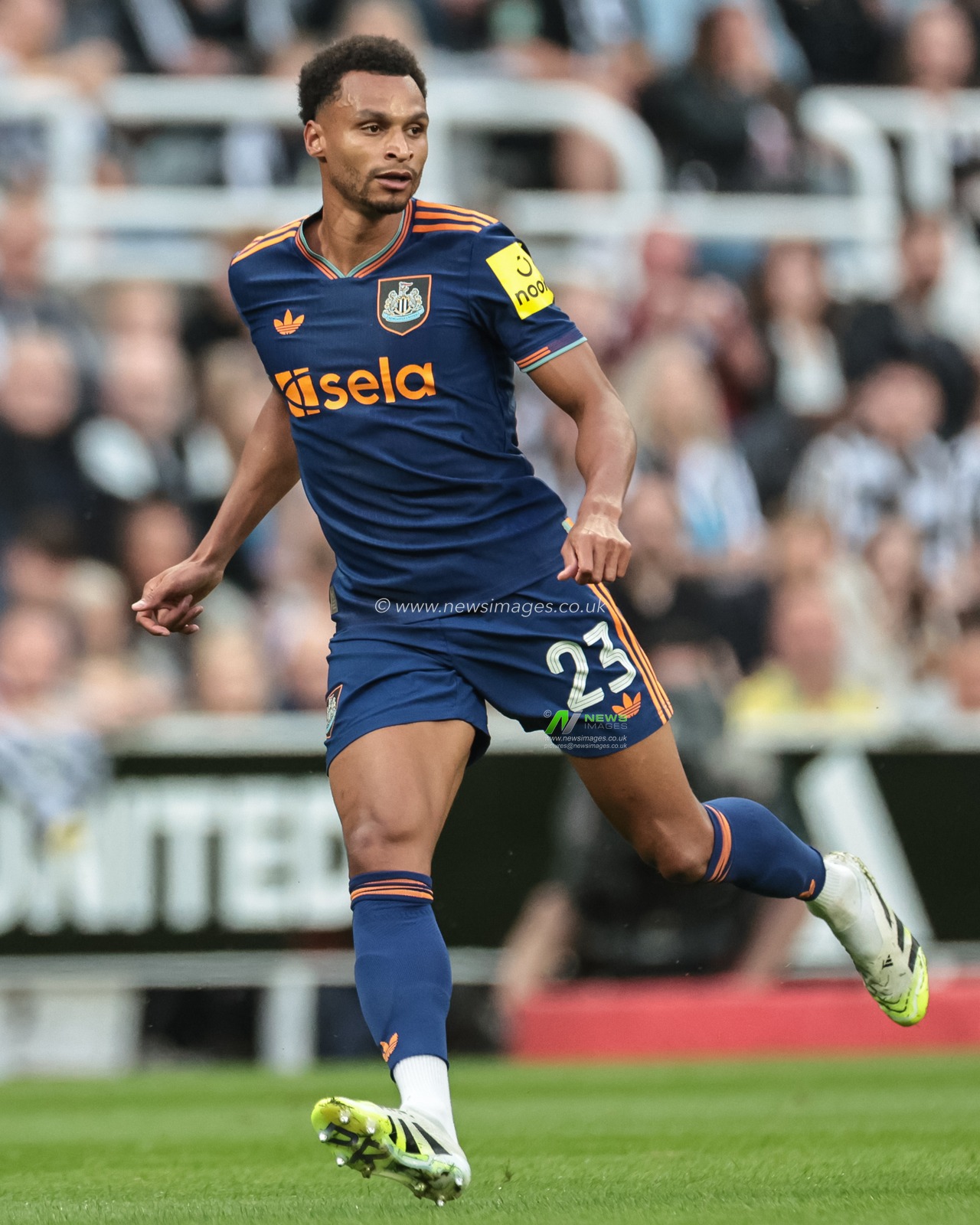 Jacob Murphy of Newcastle Untied in action during the Pre-season friendly Newcastle United vs Espanyol at St. James's Park, Newcastle, United Kingdom, 8th August 2025

(Photo by Mark Cosgrove/News Images)