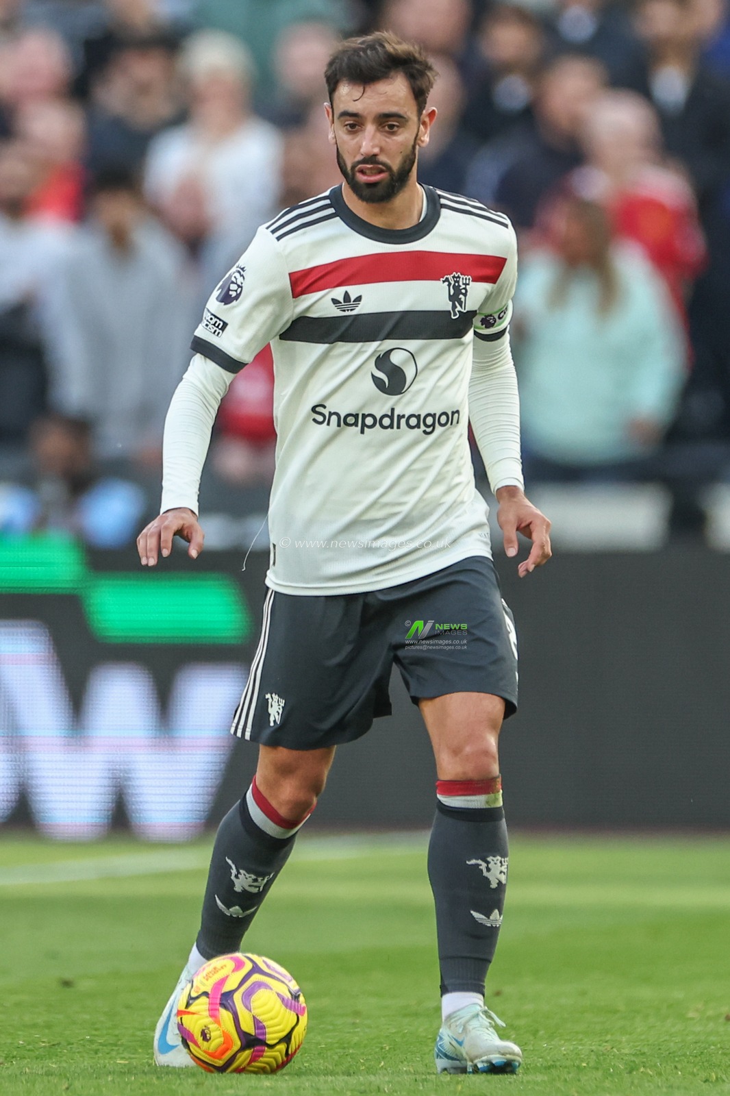 Bruno Fernandes of Manchester United during the Premier League match West Ham United vs Manchester United at London Stadium, London, United Kingdom, 27th October 2024

(Photo by Mark Cosgrove/News Images)
