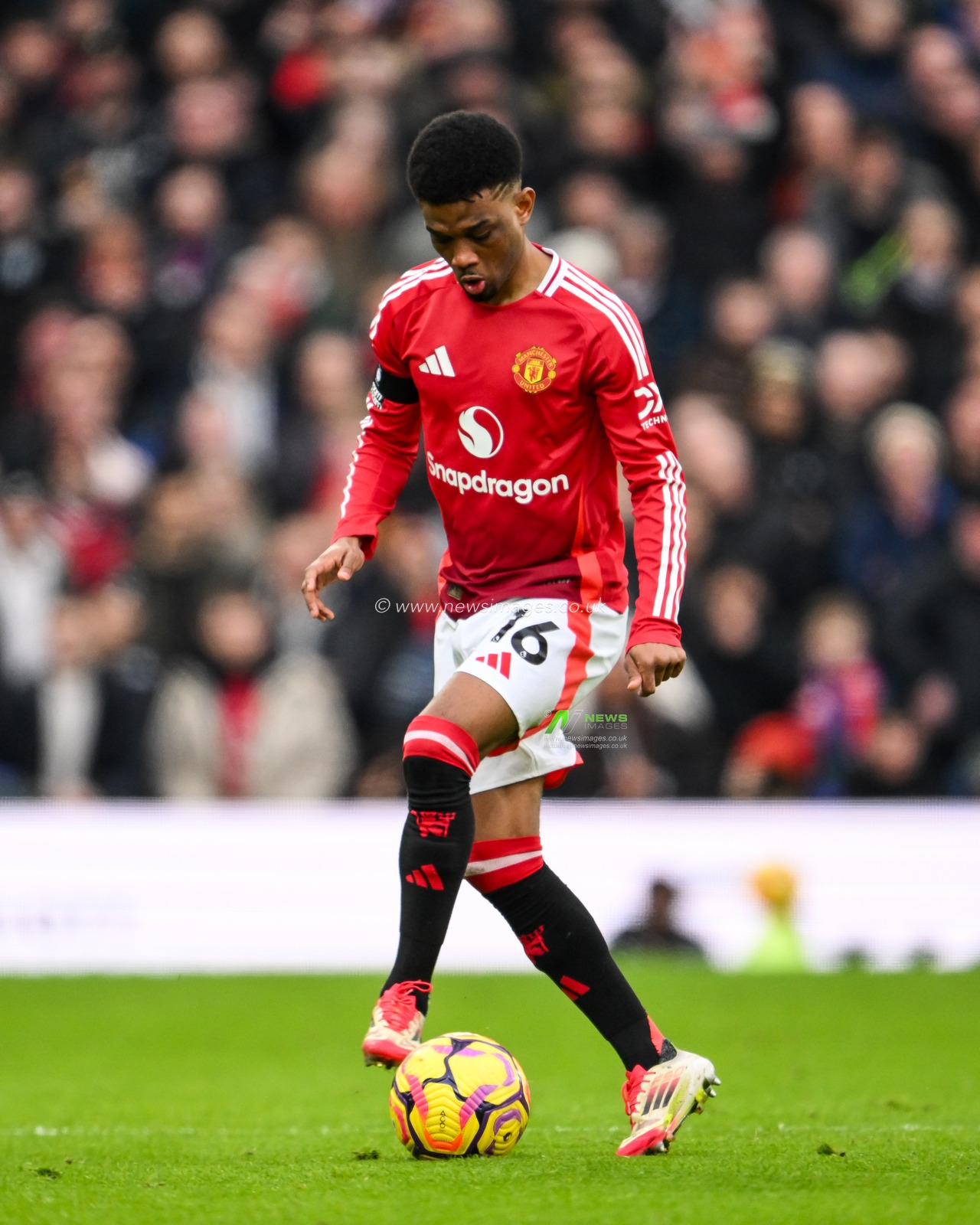 Amad Diallo of Manchester United controls the ball during the Premier League match Manchester United vs Crystal Palace at Old Trafford, Manchester, United Kingdom, 2nd February 2025

(Photo by Craig Thomas/News Images)