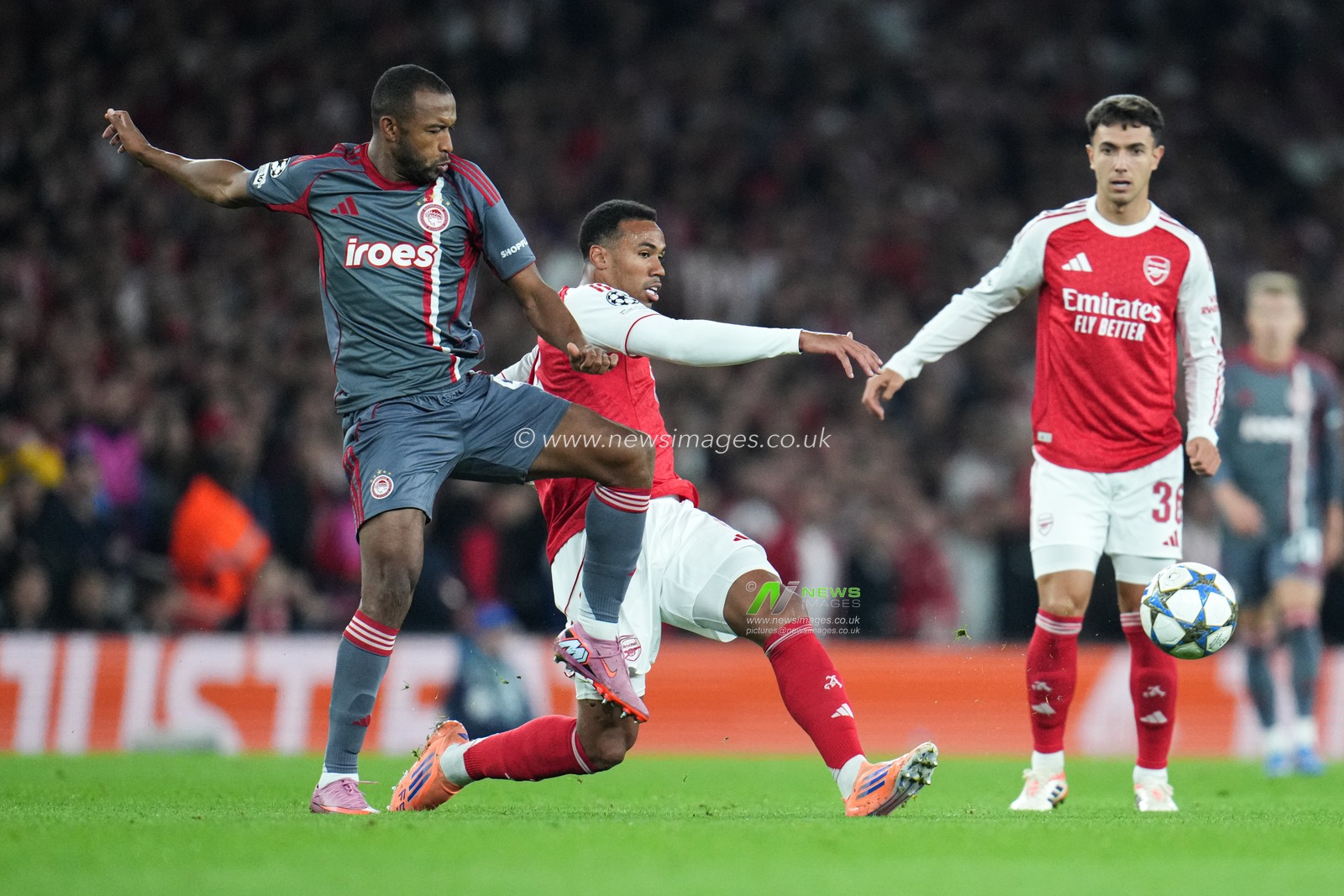 Gabriel of Arsenal attempts a pass under pressure during the UEFA Champions League match Arsenal vs Olympiakos FC at Emirates Stadium, London, United Kingdom, 1st October 2025

(Photo by Harvey Murphy/News Images)