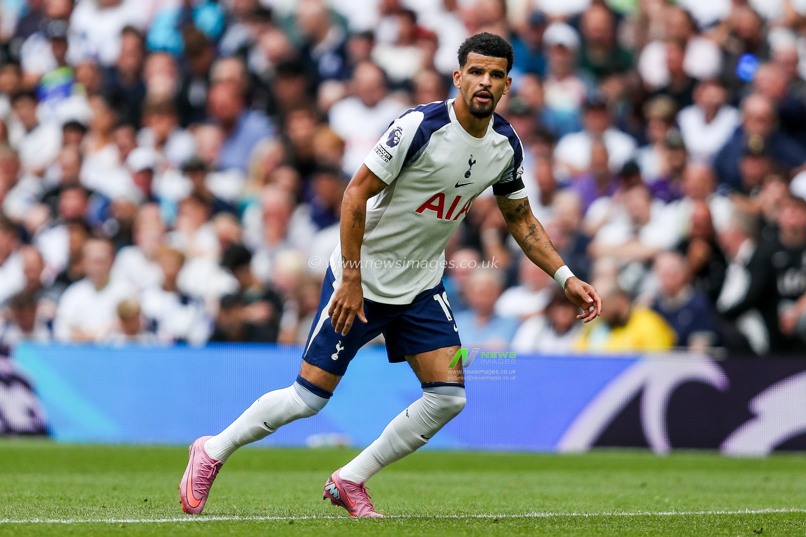 Dominic Solanke of Tottenham Hotspur in action during the Premier League match Tottenham Hotspur vs Burnley at Tottenham Hotspur Stadium, London, United Kingdom, 16th August 2025

(Photo by Izzy Poles/News Images)