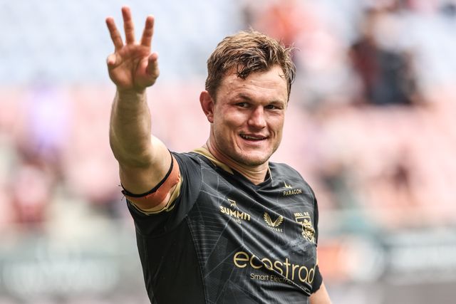 Liam Knight of Hull FC celebrates the win during the Betfred Super League Round 19 match Wigan Warriors vs Hull FC at The Brick Community Stadium, Wigan, United Kingdom, 19th July 2025

(Photo by Alfie Cosgrove/News Images)