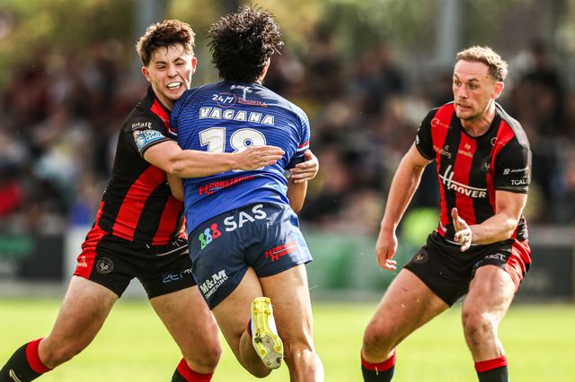 Isaiah Vagana of Wakefield Trinity is tackled by Charlie McKler of Warrington Wolves during the Betfred Super League round 26 match Wakefield Trinity vs Warrington Wolves at DIY Kitchens Stadium, Wakefield, United Kingdom on 05 September 2026

(Photo by Alfie Cosgrove/News Images)
