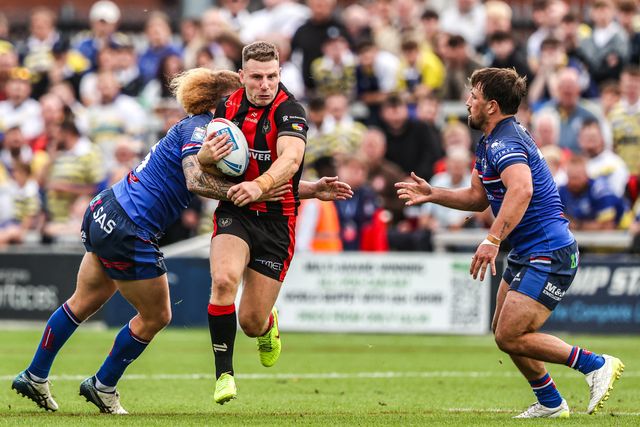 George Williams of Warrington Wolves is tackled by Caius Faatili of Wakefield Trinity during the Betfred Super League round 26 match Wakefield Trinity vs Warrington Wolves at DIY Kitchens Stadium, Wakefield, United Kingdom on 05 September 2026

(Photo by Alfie Cosgrove/News Images)
