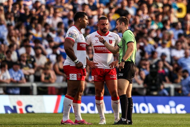 Referee Chris Kendall has a word with Tevita Pangai Junior of Hull KR during the Betfred Super League round 16 match Leeds Rhinos vs Hull KR at AMT Headingley Stadium, Leeds, United Kingdom on 26 June 2026

(Photo by Alfie Cosgrove/News Images)