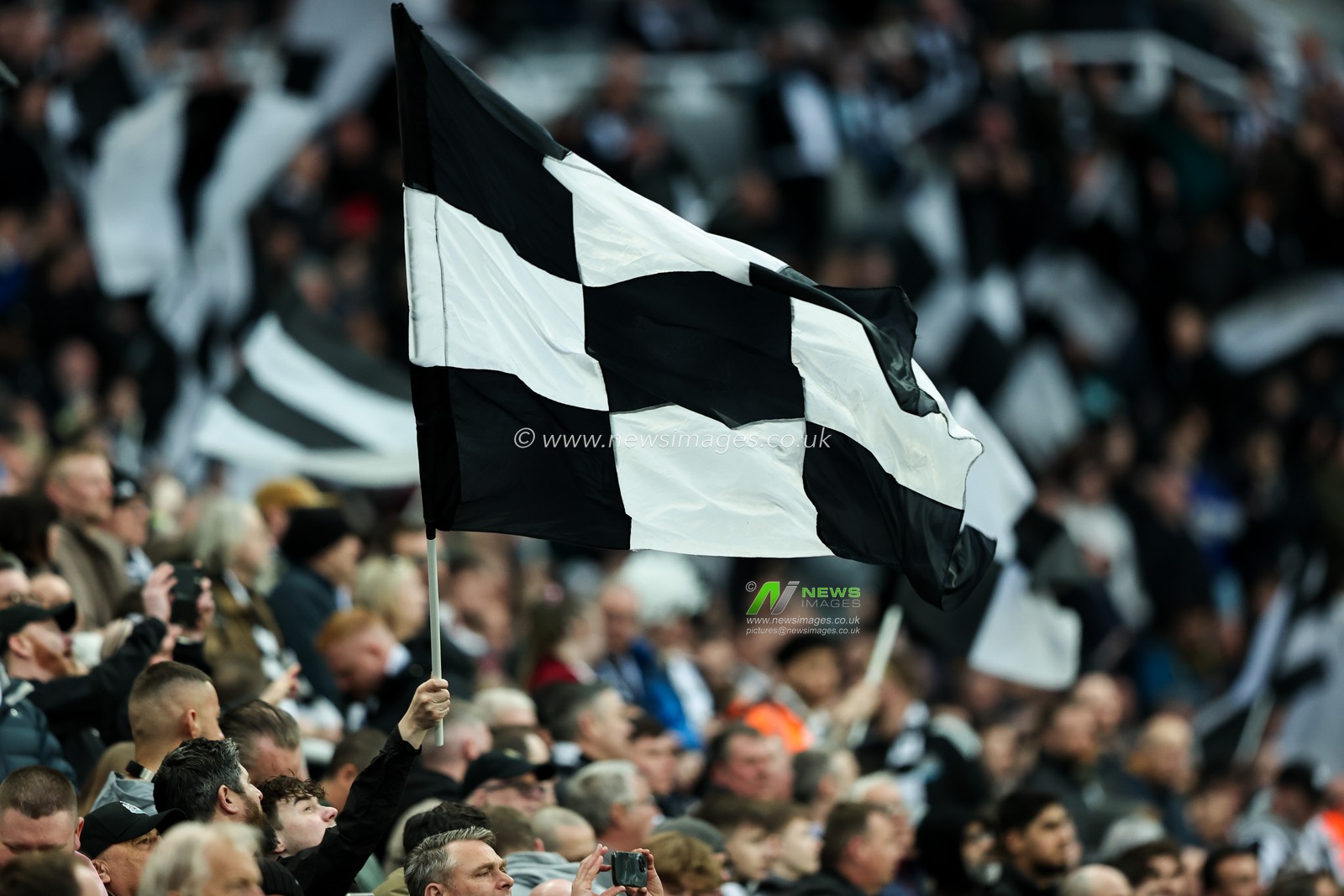 Newcastle United fans wave the flag prior to the Premier League match Newcastle United vs Brentford at St. James's Park, Newcastle, United Kingdom, 2nd April 2025

(Photo by Alfie Cosgrove/News Images)