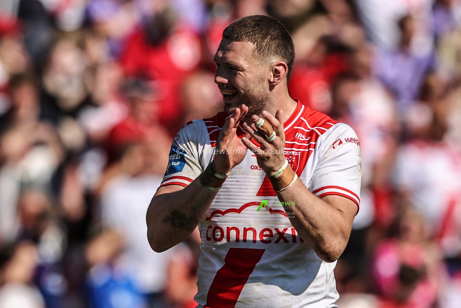 James Batchelor of Hull KR applauds the fans after the game during the Betfred Challenge Cup Semi-final match Hull KR vs Catalans Dragons at LNER Community Stadium, York, United Kingdom, 10th May 2025

(Photo by Alfie Cosgrove/News Images)
